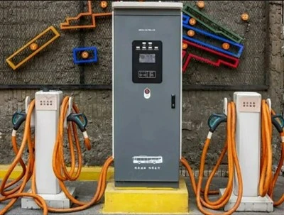 Hur påverkar ytbehandlingen på ett batteris ändplatta dess prestanda?